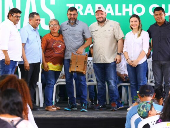 <strong>Governo do Amazonas entrega fomento a produtores rurais de Rio Preto da Eva</strong>