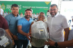 Imagem da notícia - Governo do Amazonas beneficia piscicultores de cinco municípios do estado com entregas de alevinos e aeradores