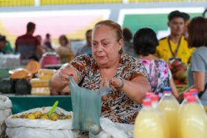 Imagem da notícia - Governo do Amazonas garante apoio a produtores na boa safra do tucumã nas feiras de produtos regionais