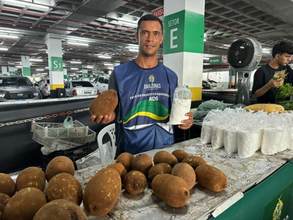 Feiras da ADS em Manaus recebe ação itinerante para interessados em adquirir crédito disponível pela Afeam